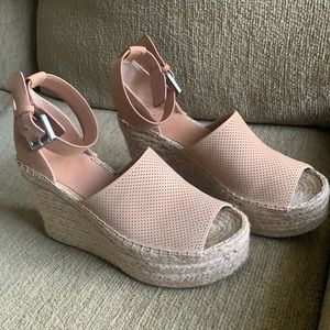 marc fisher adalyn platform wedge tan blush suede